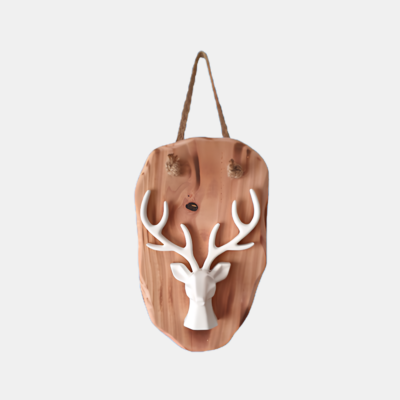 Porseleingips Hertenkop op houten muur hanger