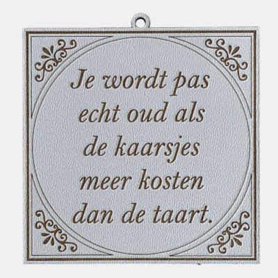 Wanneer de kaarsjes duurder zijn dan de taart Tegeltje met de spreuk: "Je wordt pas echt oud als de kaarsjes meer kosten dan de taart."