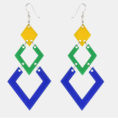 Oorbellen met gekleurde ruitvorme Oorbellen met drie ruitvormen in verschillende kleuren