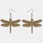 Houten oorbellen in libellevorm Oorbellen gelaserd uit hout in de vorm van een libelle.