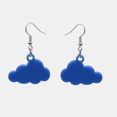 Plexiglas oorbellen in wolkvorm Oorbellen gelaserd uit plexiglas in de vorm van een wolkje.