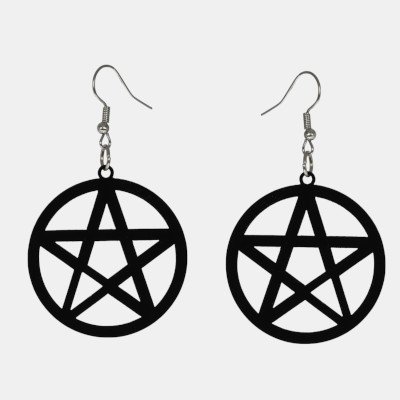 Plexiglas oorbellen in pentagramvorm Oorbellen gelaserd uit plexiglas in de vorm van een pentagram.