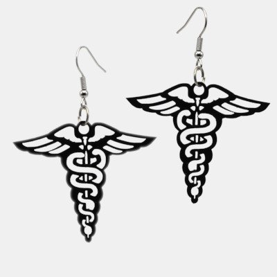 Plexiglas oorbellen in esculaapvorm Oorbellen gelaserd uit plexiglas in de vorm van een esculaap.