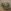 Moderne donkergroene epoxy schaal met geometrisch design gevuld met snoepgoed op een houten tafel