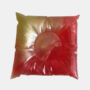 Bovenaanzicht van een vierkante handgemaakte epoxy waxinelichthouder met rood en goudgeel kleurverloop op een witte achtergrond