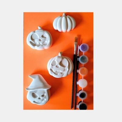 Afbeelding van zelf te beschilderen Halloween pompoenen porseleingips met penselen en verf